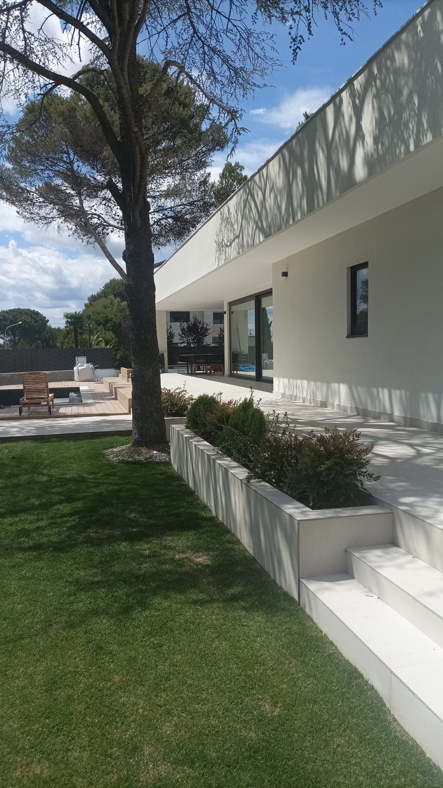 jardín trasero reformado
